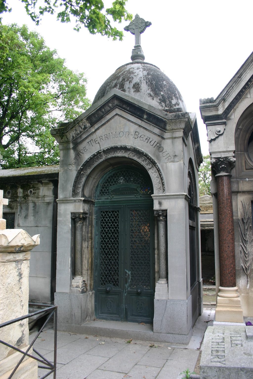 Octave Terrillon's tomb, Montmartre Cemetery, Paris (2).JPG